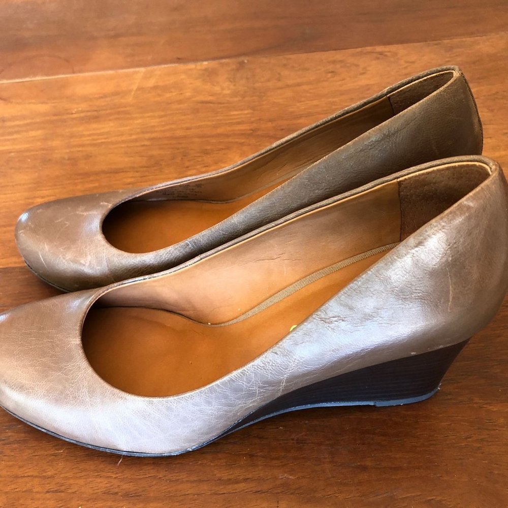 Franco Sarto Helio mushroom leather wood wedges 8M